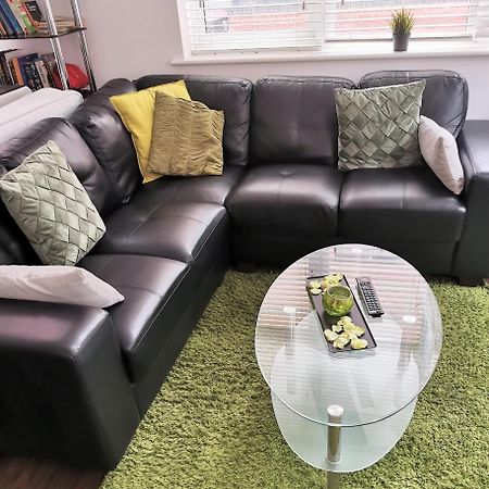 J Quarter - Sleeps 5 Long Term & Families Comfortably, 4 Beds, 2 Bathrooms バーミンガム エクステリア 写真