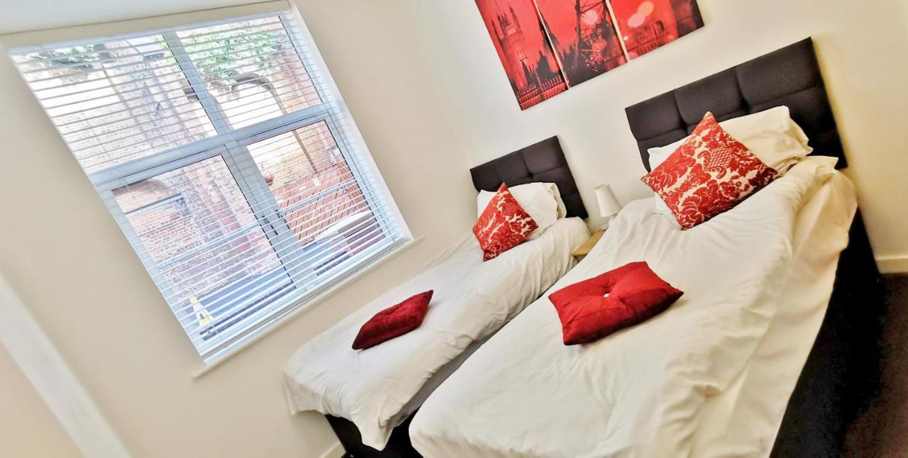 J Quarter - Sleeps 5 Long Term & Families Comfortably, 4 Beds, 2 Bathrooms バーミンガム エクステリア 写真