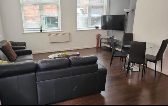 J Quarter - Sleeps 5 Long Term & Families Comfortably, 4 Beds, 2 Bathrooms バーミンガム エクステリア 写真