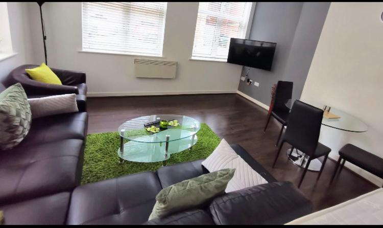 J Quarter - Sleeps 5 Long Term & Families Comfortably, 4 Beds, 2 Bathrooms バーミンガム エクステリア 写真