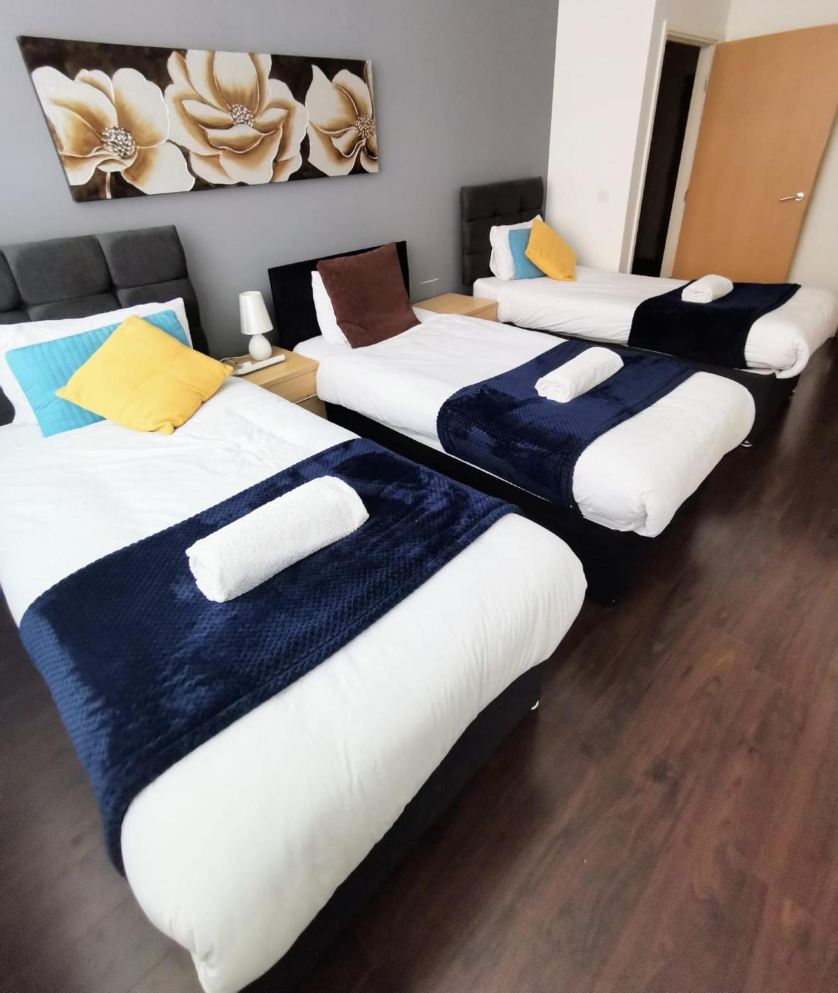 J Quarter - Sleeps 5 Long Term & Families Comfortably, 4 Beds, 2 Bathrooms バーミンガム エクステリア 写真
