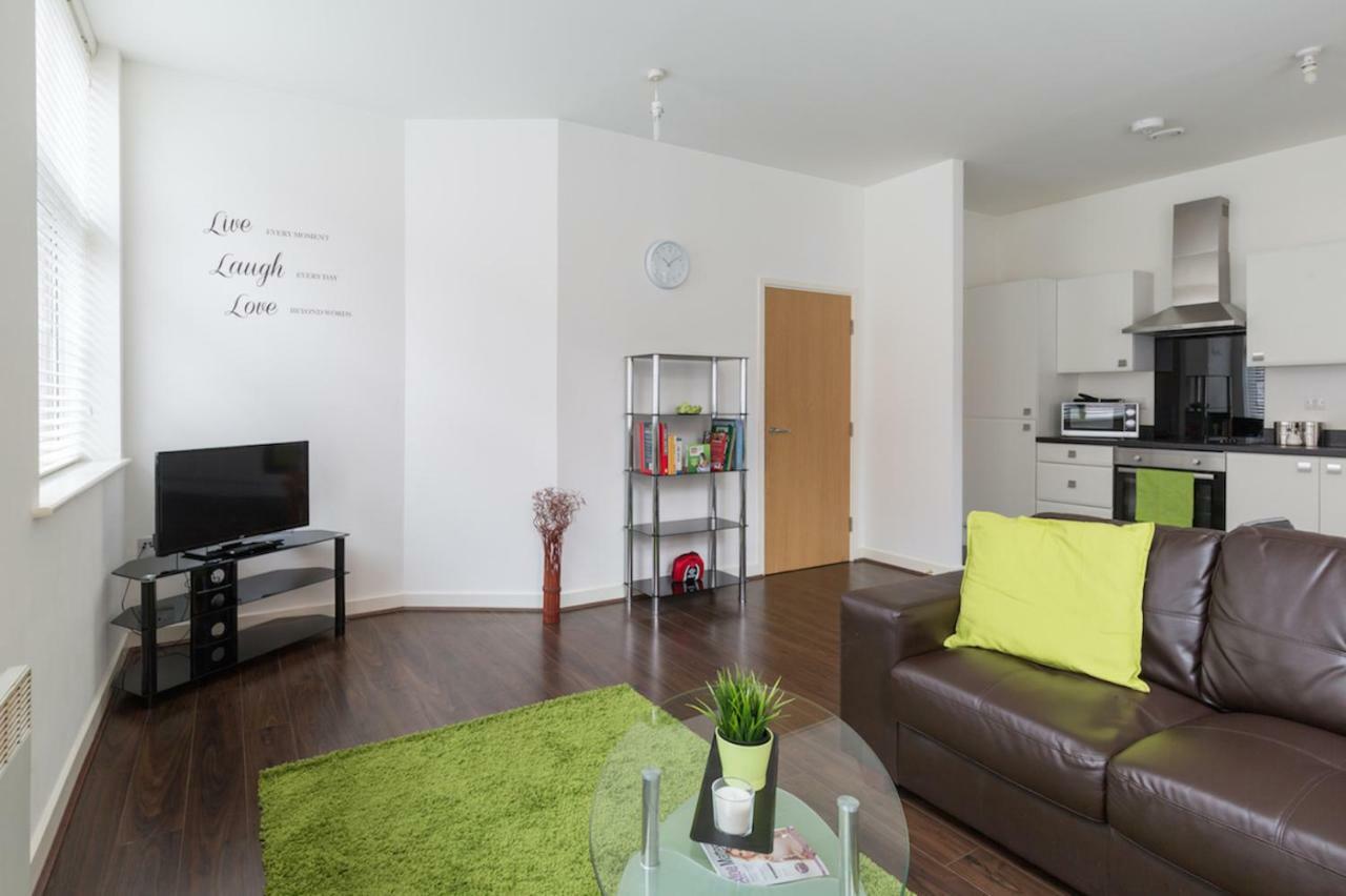 J Quarter - Sleeps 5 Long Term & Families Comfortably, 4 Beds, 2 Bathrooms バーミンガム エクステリア 写真