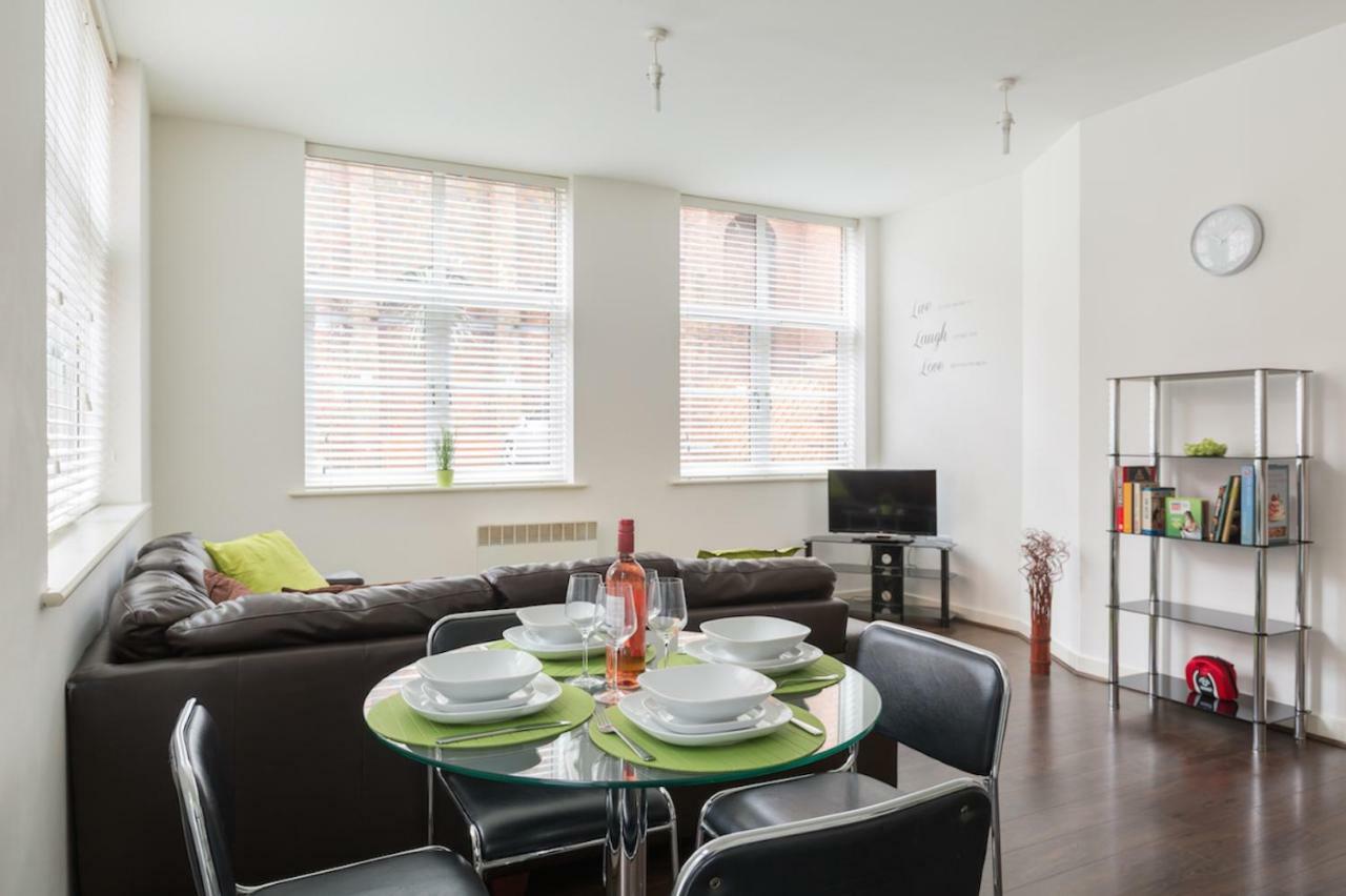 J Quarter - Sleeps 5 Long Term & Families Comfortably, 4 Beds, 2 Bathrooms バーミンガム エクステリア 写真