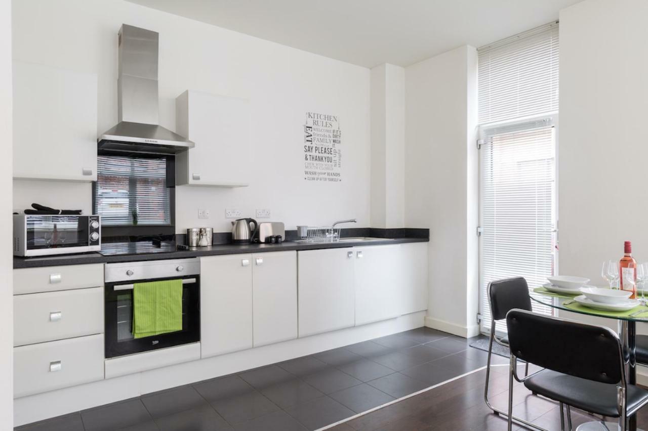J Quarter - Sleeps 5 Long Term & Families Comfortably, 4 Beds, 2 Bathrooms バーミンガム エクステリア 写真