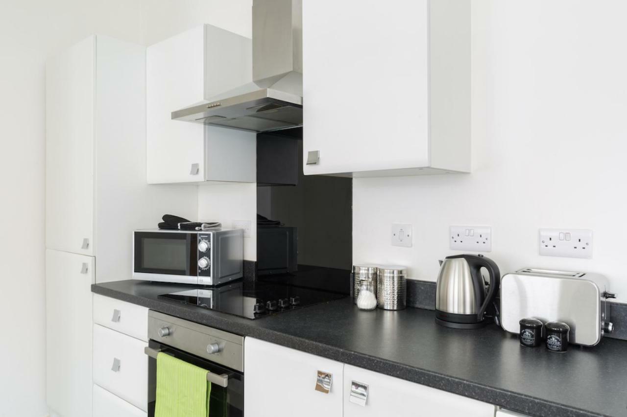 J Quarter - Sleeps 5 Long Term & Families Comfortably, 4 Beds, 2 Bathrooms バーミンガム エクステリア 写真